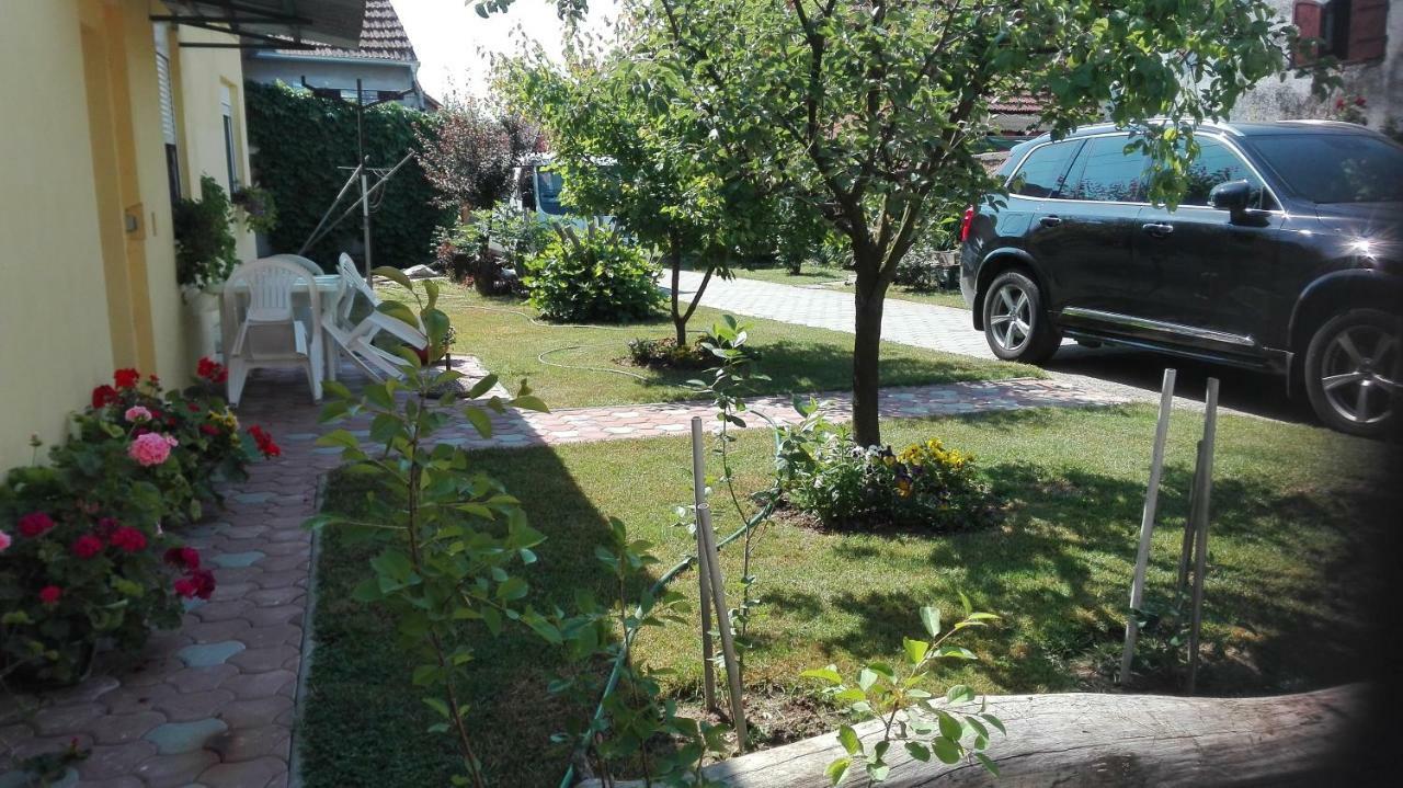 Apartman Peric Ðakovo Zewnętrze zdjęcie